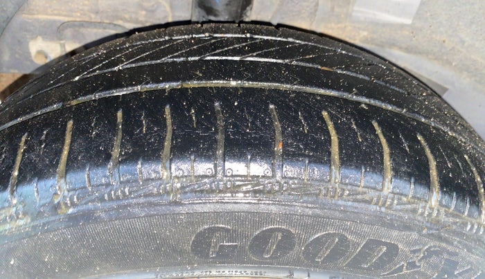 2016 Hyundai Elite i20 MAGNA 1.2, CNG, Manual, 61,101 km, Right Rear Tyre Tread