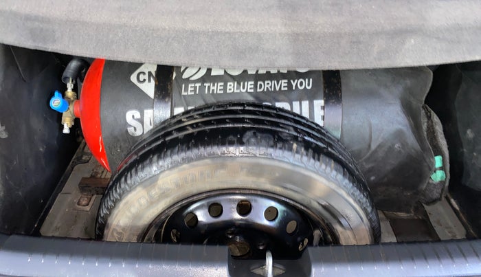 2016 Hyundai Elite i20 MAGNA 1.2, CNG, Manual, 61,101 km, Boot Inside