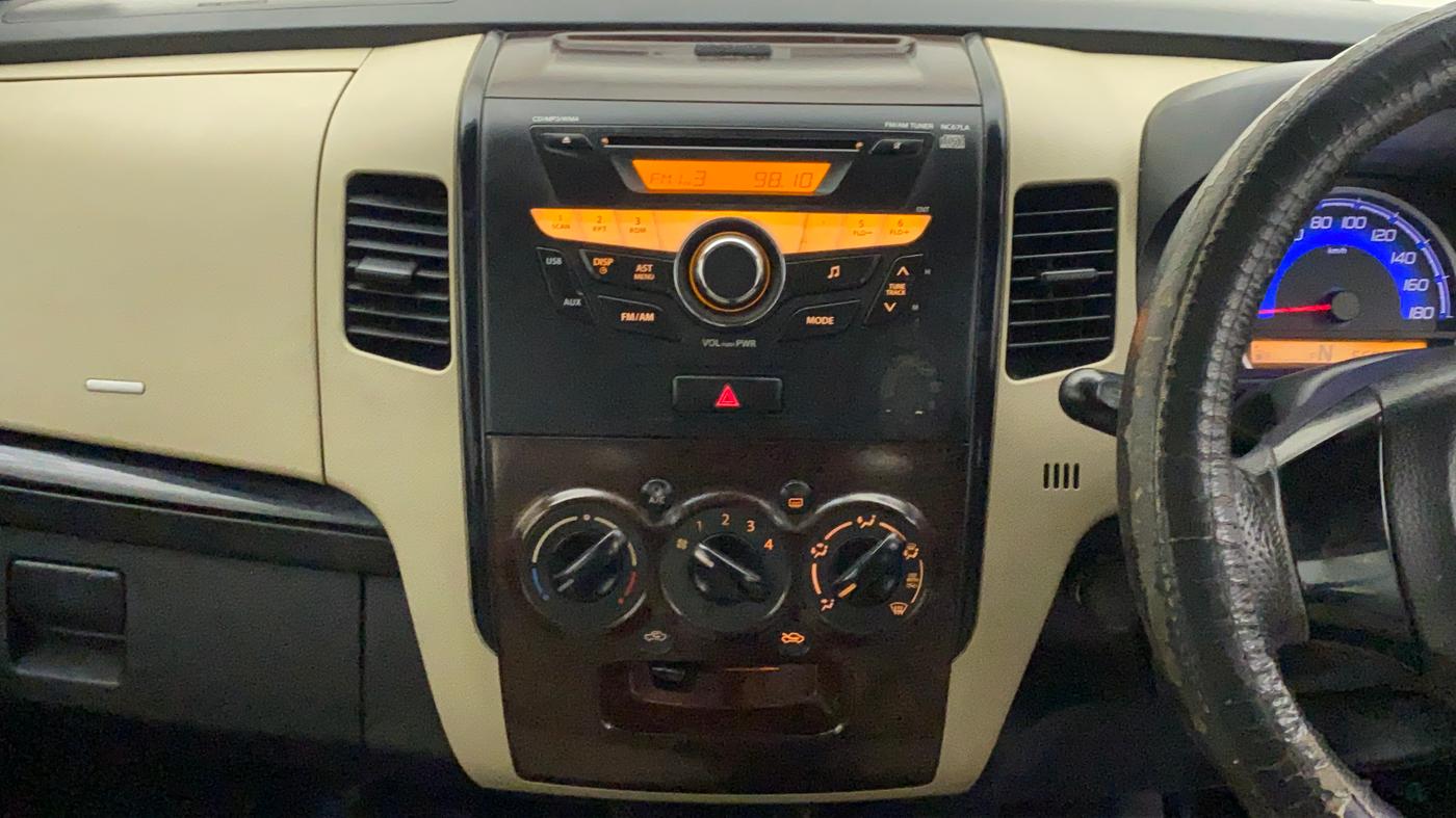 2017 Maruti Wagon R 1.0 VXI (O) AMT, CNG, Automatic, 66,873 km, Air Conditioner