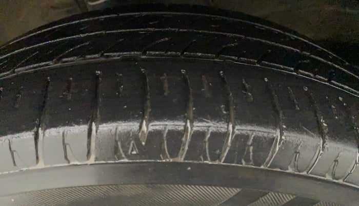 2017 Maruti Wagon R 1.0 VXI (O) AMT, CNG, Automatic, 66,873 km, Left Front Tyre Tread