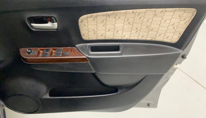 2017 Maruti Wagon R 1.0 VXI (O) AMT, CNG, Automatic, 66,873 km, Driver Side Door Panels Control