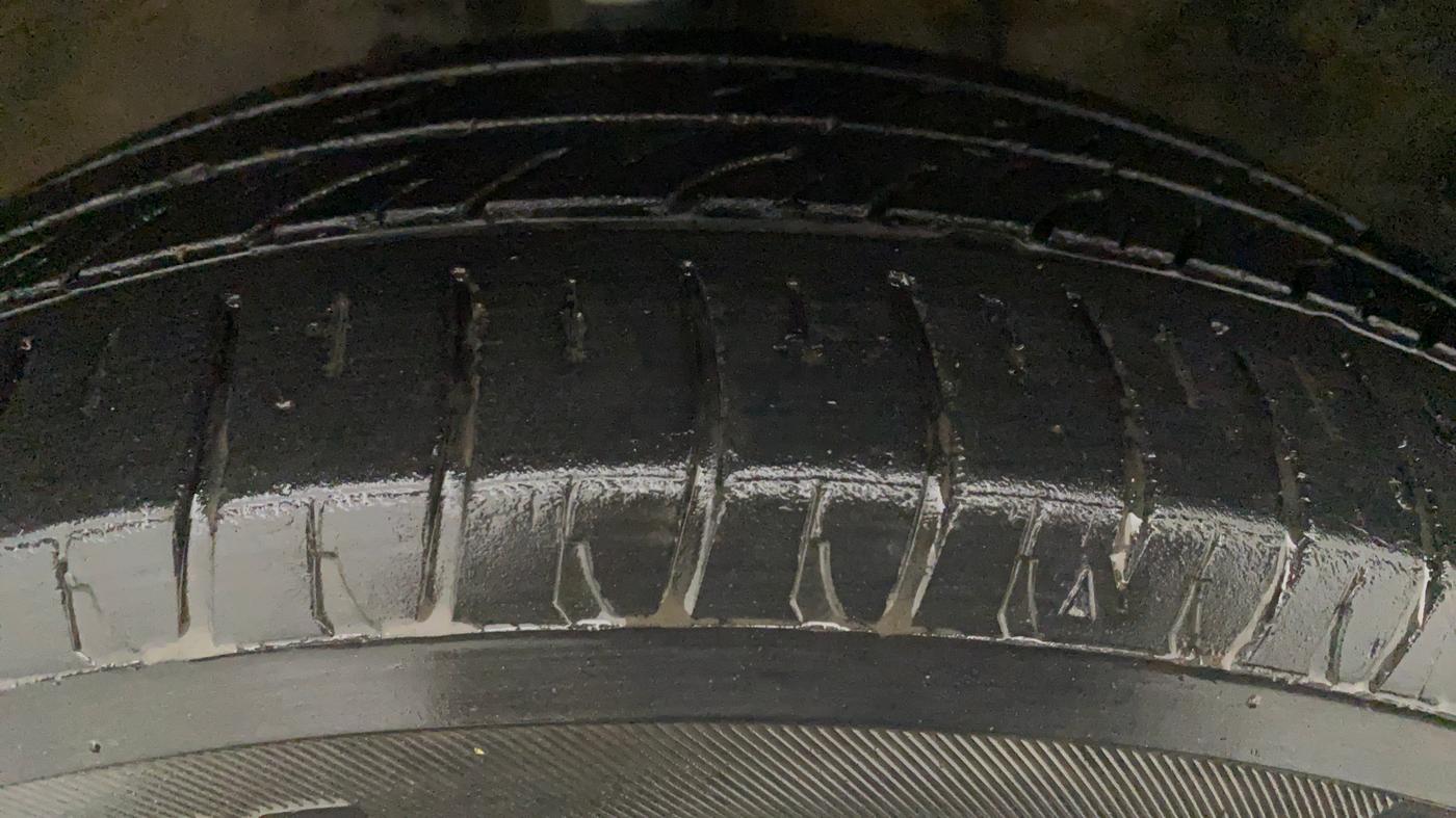 2017 Maruti Wagon R 1.0 VXI (O) AMT, CNG, Automatic, 66,873 km, Right Front Tyre Tread