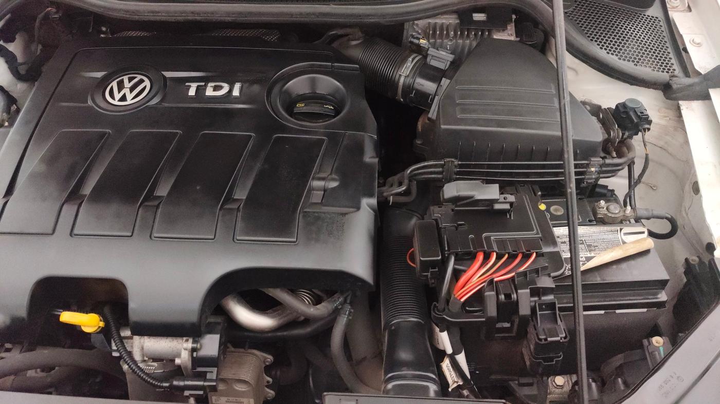 2018 Volkswagen Ameo HIGHLINE PLUS 1.5L AT 16 ALLOY, Diesel, Automatic, 20,310 km, Engine View - Left