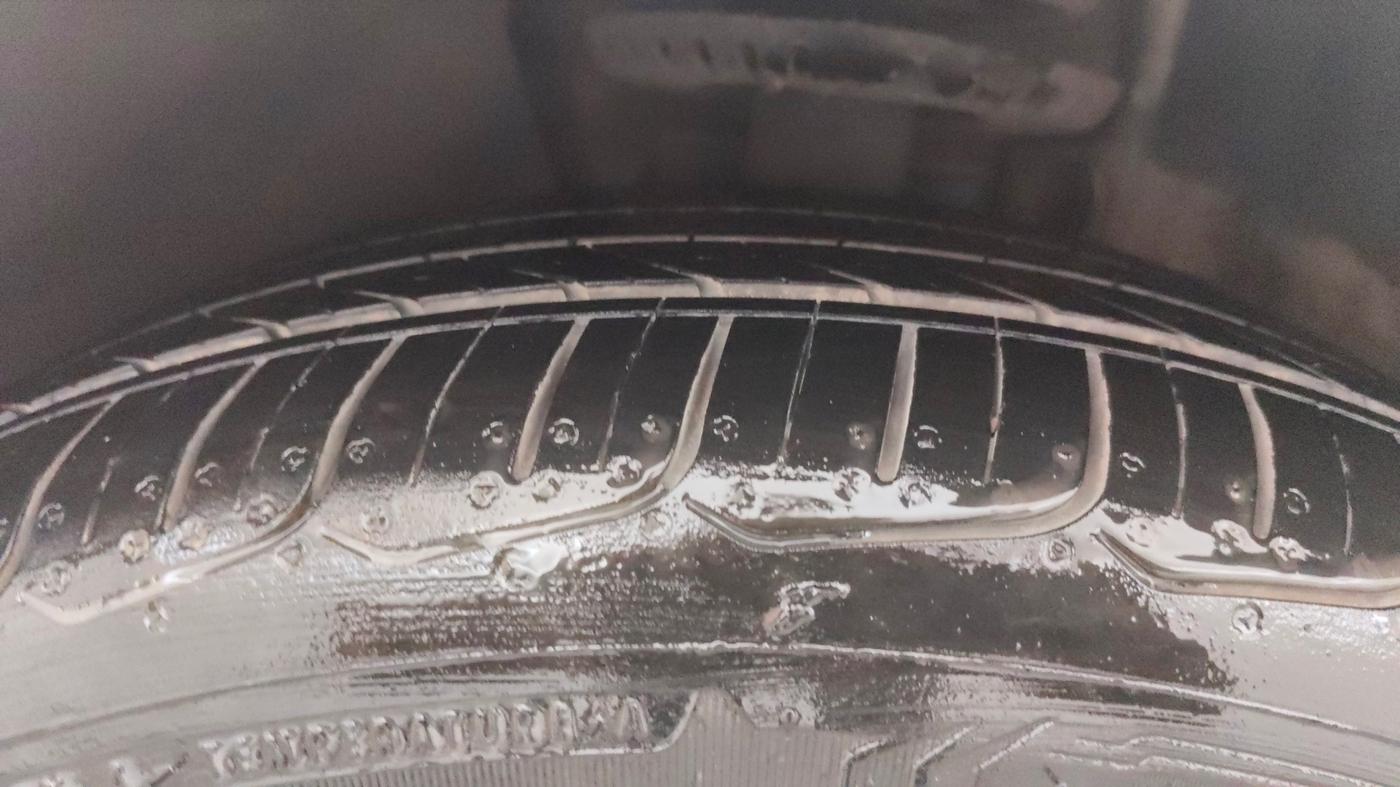 2018 Volkswagen Ameo HIGHLINE PLUS 1.5L AT 16 ALLOY, Diesel, Automatic, 20,310 km, Left Front Tyre Tread
