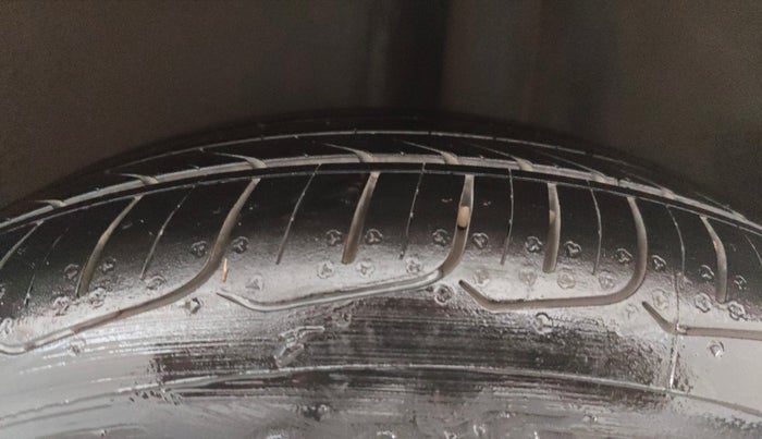 2018 Volkswagen Ameo HIGHLINE PLUS 1.5L AT 16 ALLOY, Diesel, Automatic, 20,310 km, Left Rear Tyre Tread