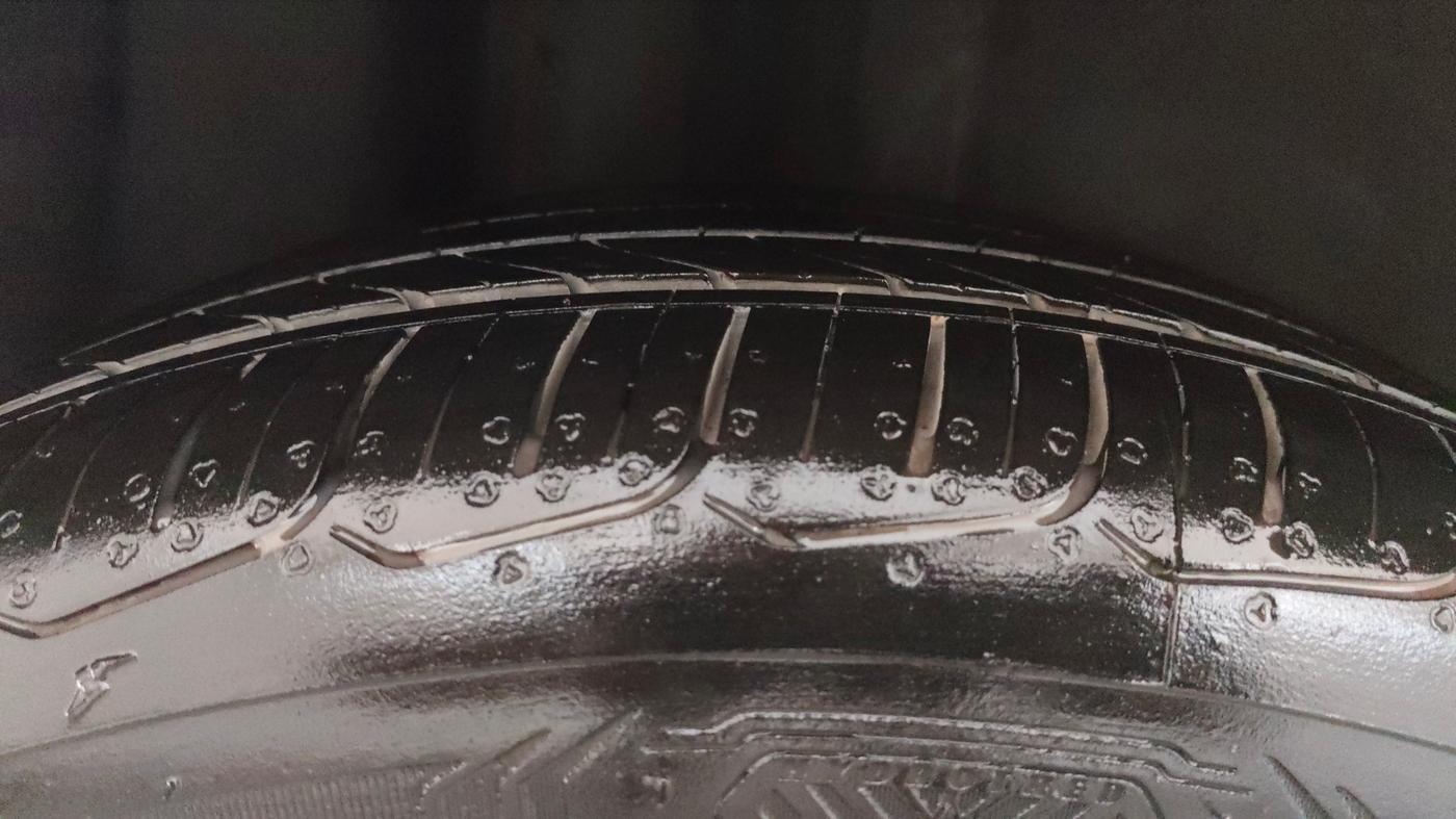 2018 Volkswagen Ameo HIGHLINE PLUS 1.5L AT 16 ALLOY, Diesel, Automatic, 20,310 km, Right Rear Tyre Tread