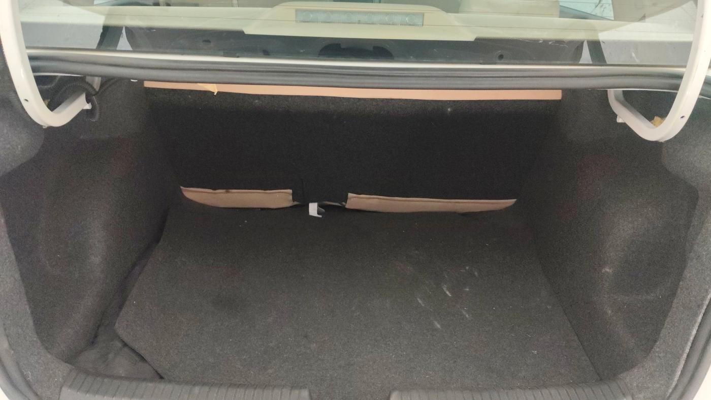 2018 Volkswagen Ameo HIGHLINE PLUS 1.5L AT 16 ALLOY, Diesel, Automatic, 20,310 km, Boot Inside