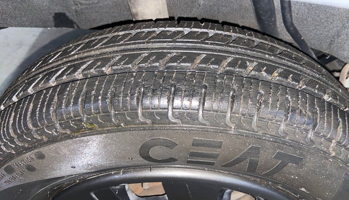 2019 Renault Kwid RXT 1.0 AMT (O), Petrol, Automatic, 10,649 km, Right Rear Tyre Tread