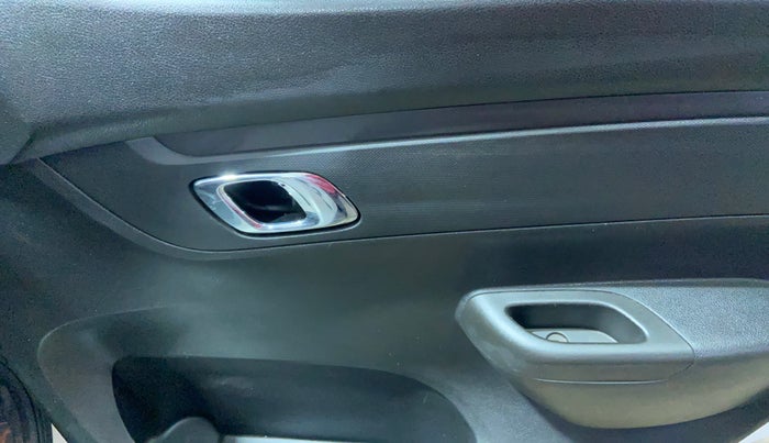 2019 Renault Kwid RXT 1.0 AMT (O), Petrol, Automatic, 10,649 km, Driver Side Door Panels Control