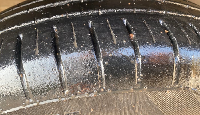 2023 Maruti Swift ZXI PLUS DUAL TONE, Petrol, Manual, 44,029 km, Left Front Tyre Tread