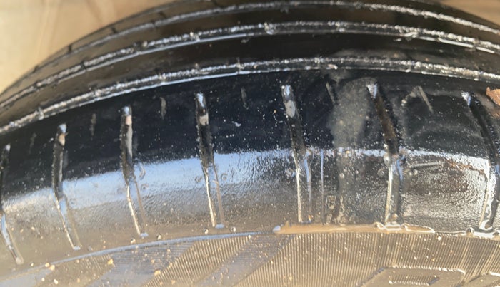 2023 Maruti Swift ZXI PLUS DUAL TONE, Petrol, Manual, 44,029 km, Right Front Tyre Tread