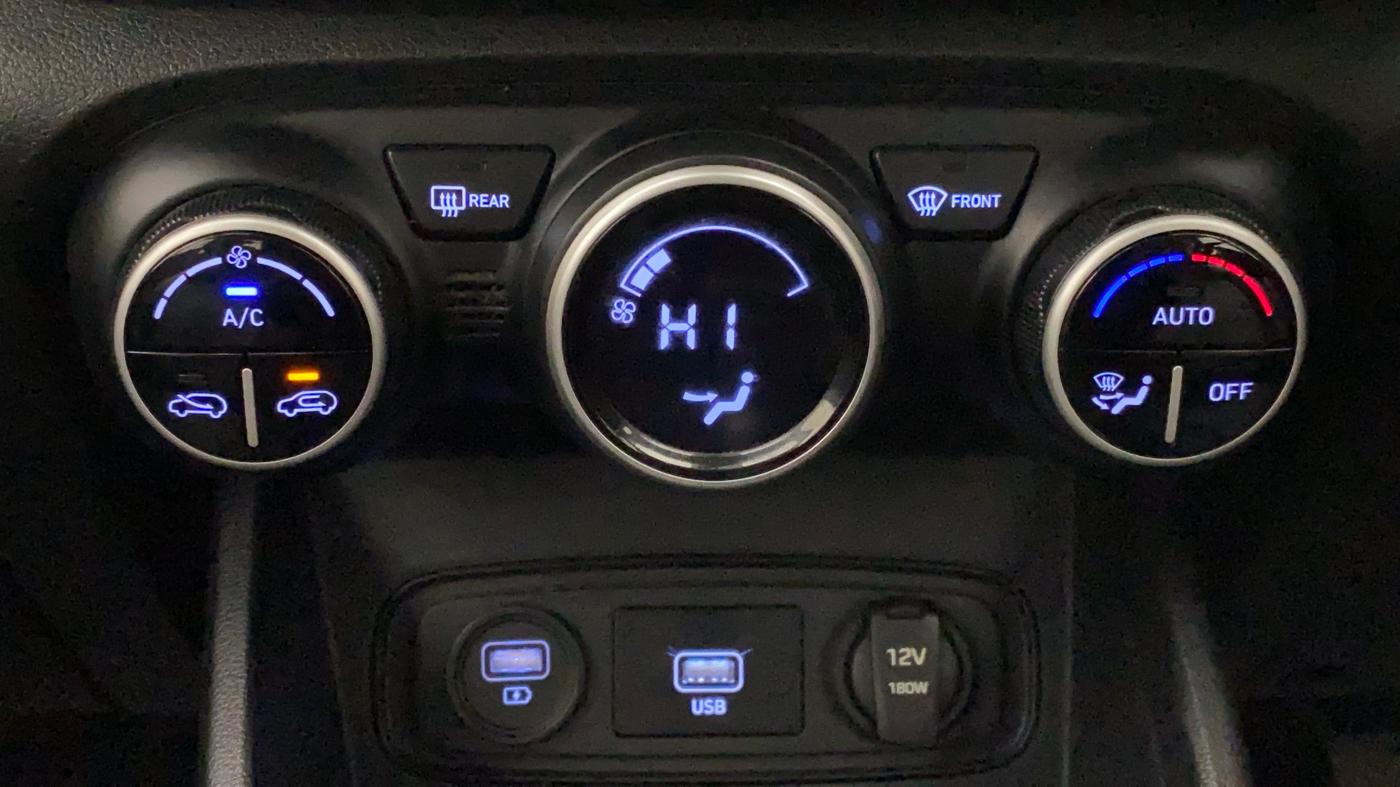 2020 Hyundai VENUE SX 1.0 TURBO, Petrol, Manual, 44,027 km, Automatic Climate Control
