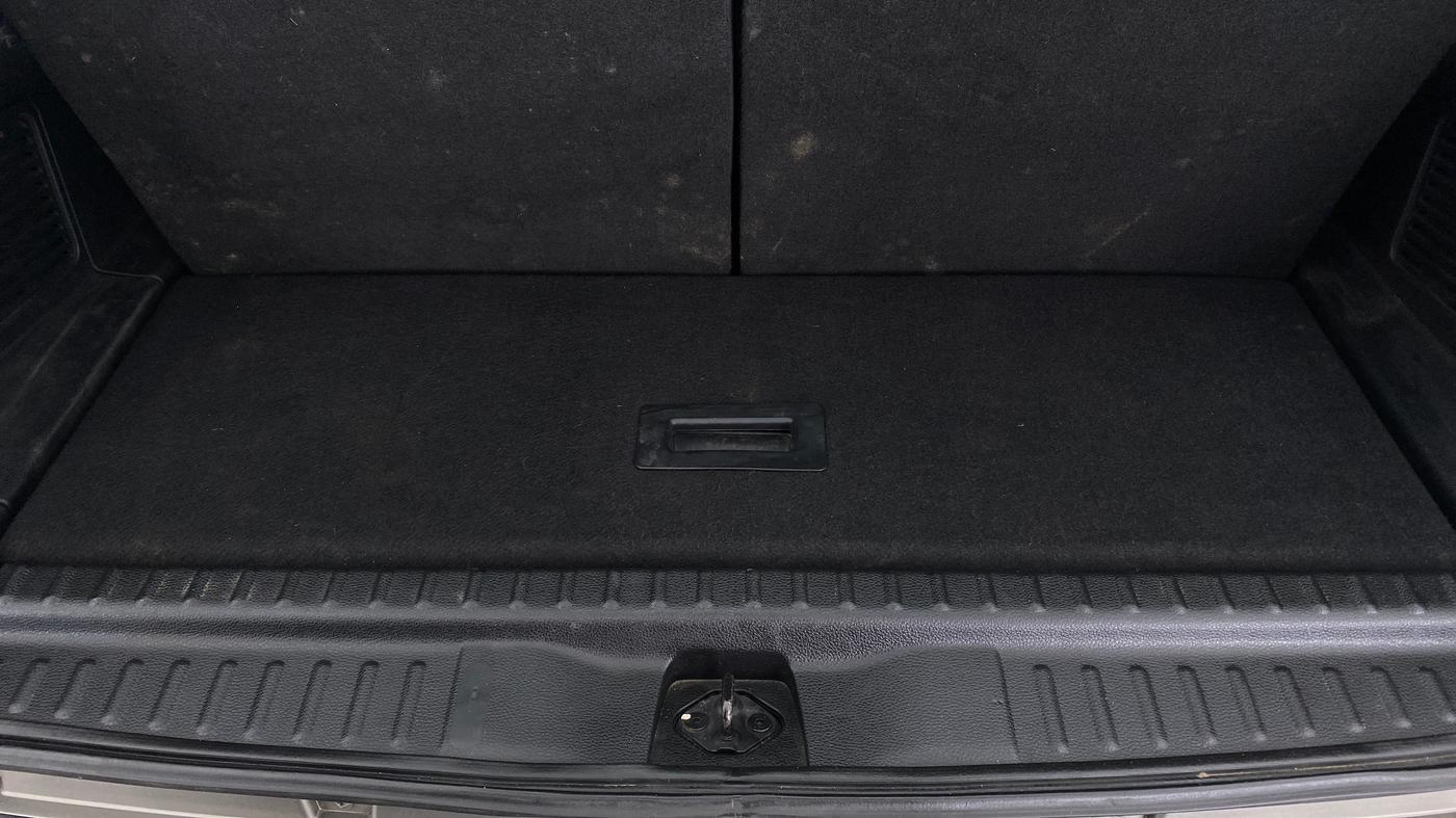 2017 Tata Hexa Varicor 400 XM, Diesel, Manual, 54,217 km, Boot Inside