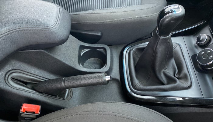 2017 Tata Hexa Varicor 400 XM, Diesel, Manual, 54,217 km, Gear Lever