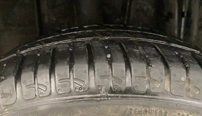 2021 Renault TRIBER RXZ, Petrol, Manual, 38,201 km, Right Rear Tyre Tread