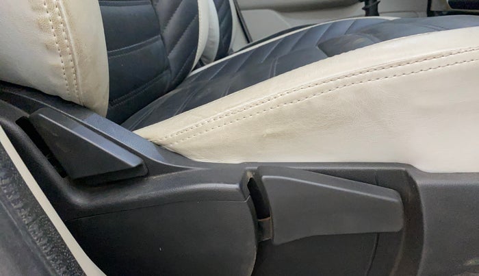 2021 Renault TRIBER RXZ, Petrol, Manual, 38,201 km, Driver Side Adjustment Panel