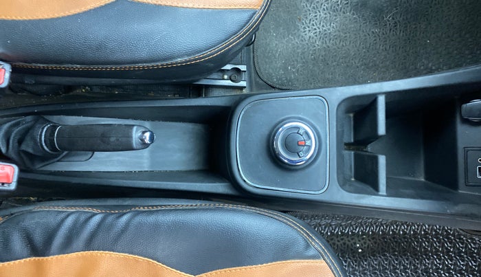 2019 Renault Kwid RXT 1.0 AMT, Petrol, Automatic, 42,872 km, Gear Lever