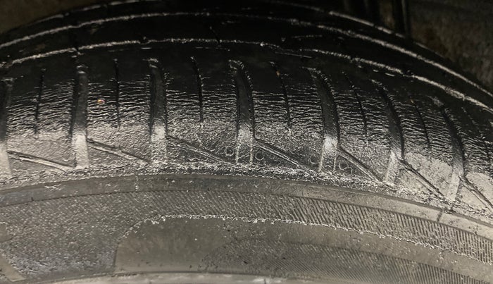 2019 Renault Kwid RXT 1.0 AMT, Petrol, Automatic, 42,872 km, Right Rear Tyre Tread