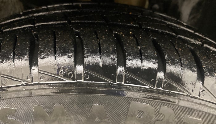 2019 Renault Kwid RXT 1.0 AMT, Petrol, Automatic, 42,872 km, Right Front Tyre Tread