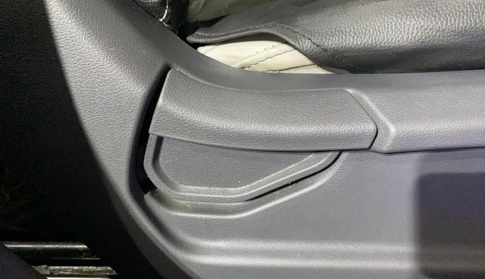 2022 Hyundai GRAND I10 NIOS ERA 1.2 KAPPA VTVT, Petrol, Manual, 11,002 km, Driver Side Adjustment Panel