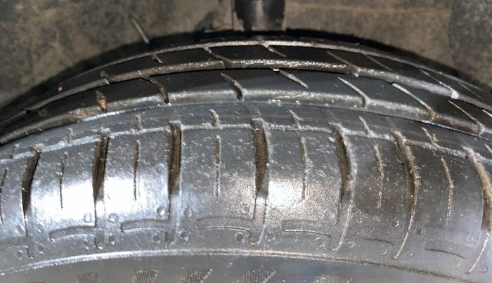 2022 Hyundai GRAND I10 NIOS ERA 1.2 KAPPA VTVT, Petrol, Manual, 11,002 km, Right Front Tyre Tread