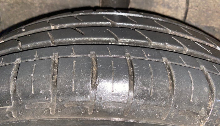 2022 Hyundai GRAND I10 NIOS ERA 1.2 KAPPA VTVT, Petrol, Manual, 11,002 km, Right Rear Tyre Tread