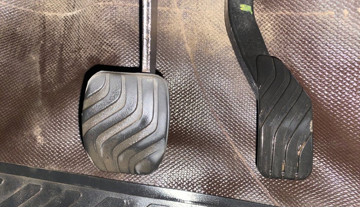 2020 Renault Kwid RXT 1.0 AMT (O), Petrol, Automatic, 21,782 km, Pedals