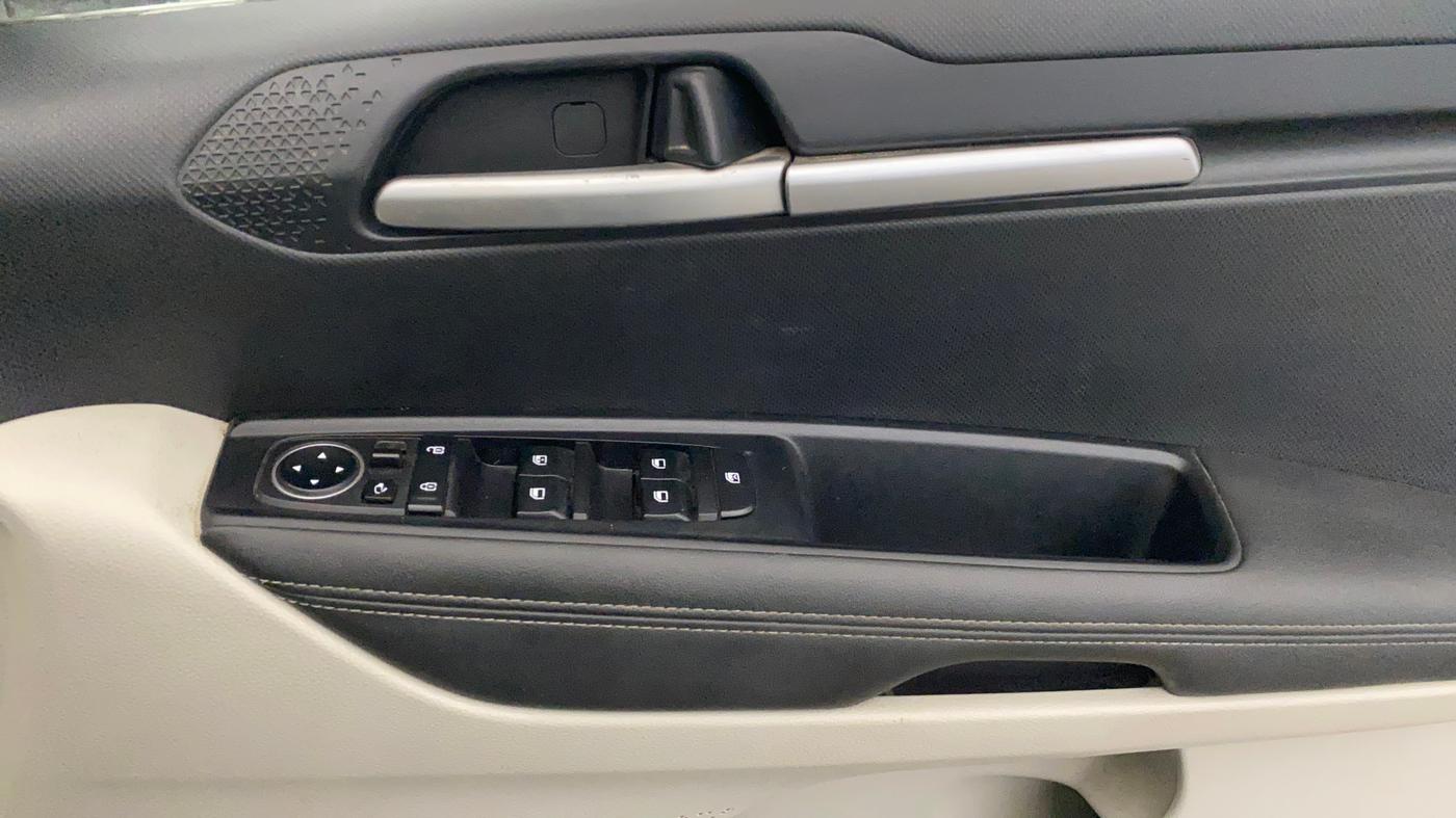 2022 KIA SONET HTX PLUS 1.5, Diesel, Manual, 73,885 km, Driver Side Door Panels Control