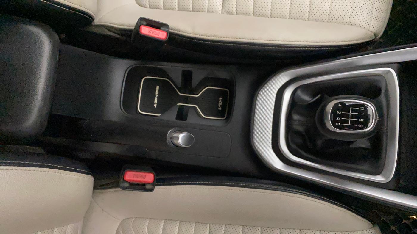 2022 KIA SONET HTX PLUS 1.5, Diesel, Manual, 73,885 km, Gear Lever