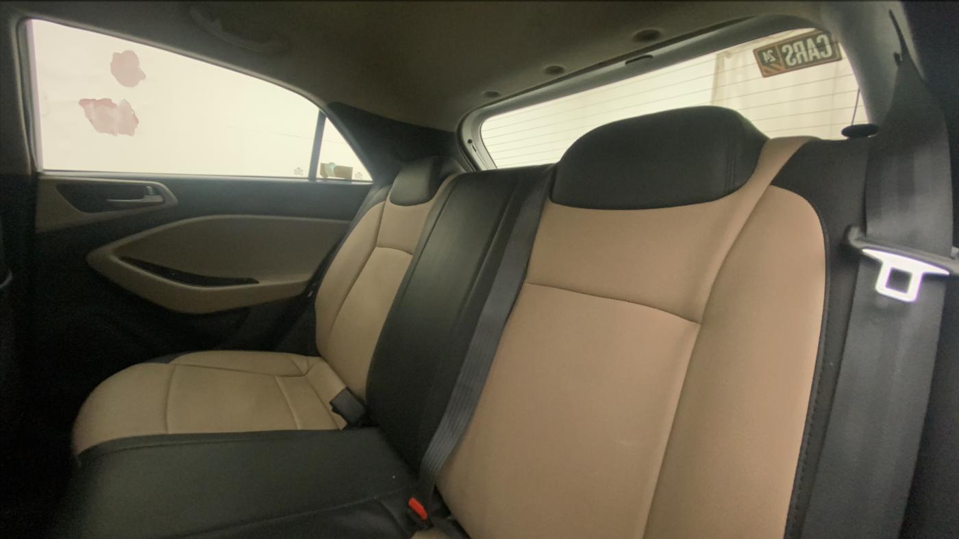 2014 Hyundai Elite i20 SPORTZ 1.2, Petrol, Manual, 58,499 km, Right Side Rear Door Cabin