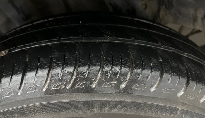 2020 Renault TRIBER RXZ AMT, Petrol, Automatic, 52,492 km, Right Rear Tyre Tread