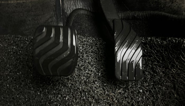 2020 Renault TRIBER RXZ AMT, Petrol, Automatic, 52,492 km, Pedals