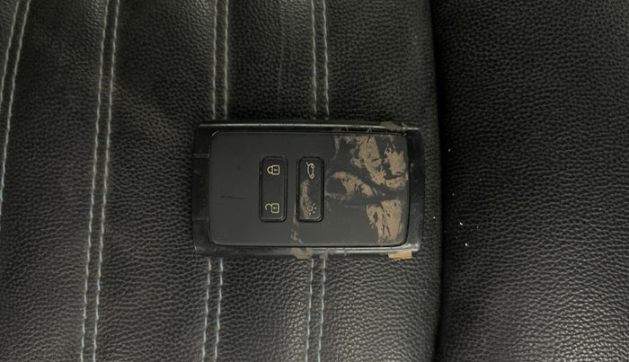 2020 Renault TRIBER RXZ AMT, Petrol, Automatic, 52,492 km, Key Close Up