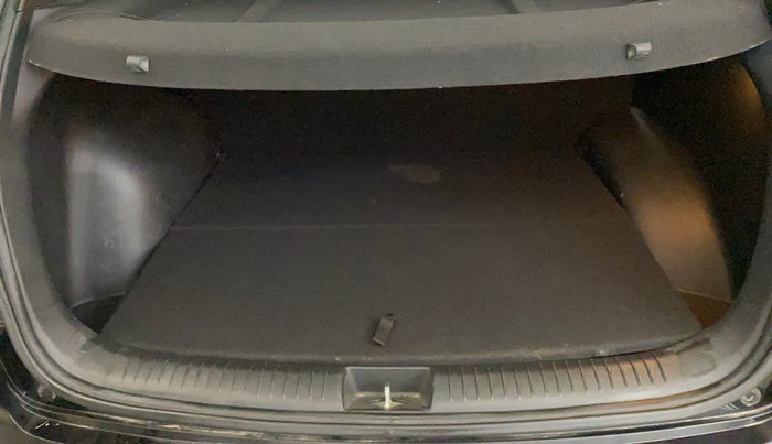 2017 Hyundai Creta SX PLUS 1.6 PETROL, Petrol, Manual, 36,922 km, Boot Inside