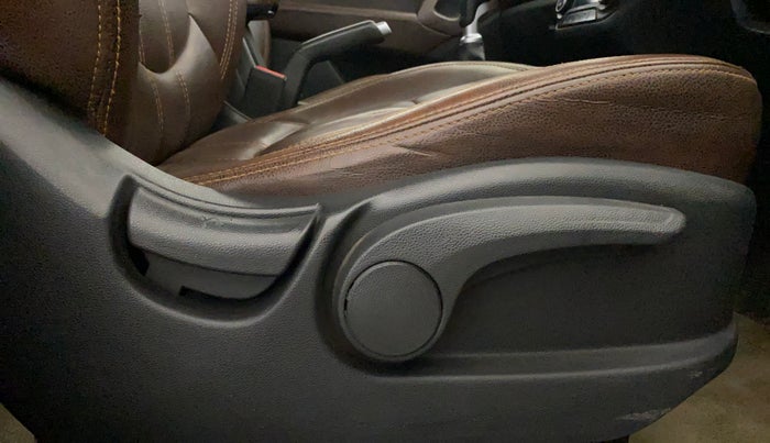 2017 Hyundai Creta SX PLUS 1.6 PETROL, Petrol, Manual, 36,922 km, Driver Side Adjustment Panel