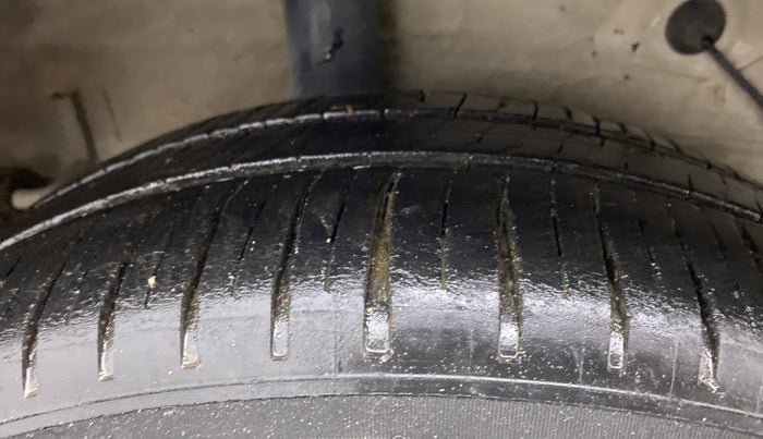 2016 Maruti Celerio ZXI AMT (O), Petrol, Automatic, 61,822 km, Right Rear Tyre Tread