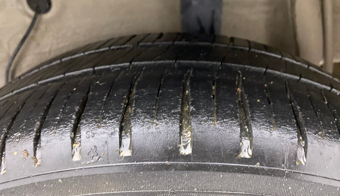 2016 Maruti Celerio ZXI AMT (O), Petrol, Automatic, 61,822 km, Left Rear Tyre Tread