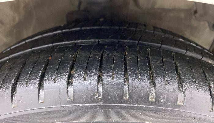 2016 Maruti Celerio ZXI AMT (O), Petrol, Automatic, 61,822 km, Right Front Tyre Tread
