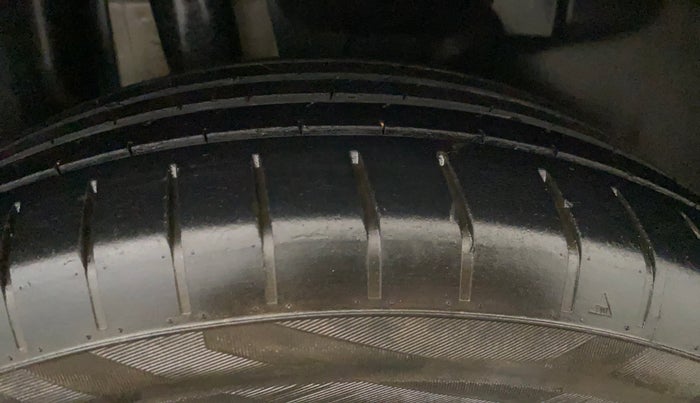 2023 Maruti Swift ZXI, Petrol, Manual, 48,648 km, Right Rear Tyre Tread