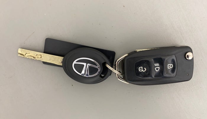 2019 Tata NEXON XZ PETROL, Petrol, Manual, 71,862 km, Key Close Up