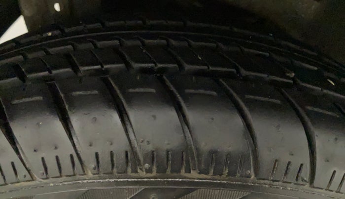 2012 Maruti A Star VXI, Petrol, Manual, 51,004 km, Right Front Tyre Tread