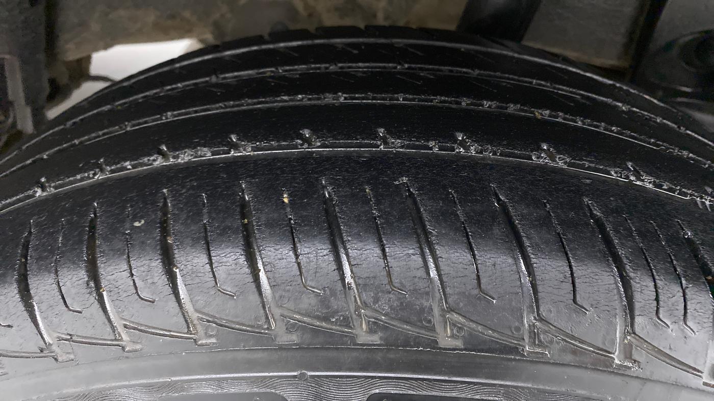 2018 Renault Duster RXS AMT 110 PS, Diesel, Automatic, 60,011 km, Right Rear Tyre Tread