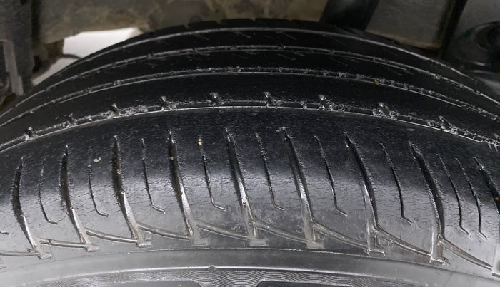 2018 Renault Duster RXS AMT 110 PS, Diesel, Automatic, 60,011 km, Right Rear Tyre Tread