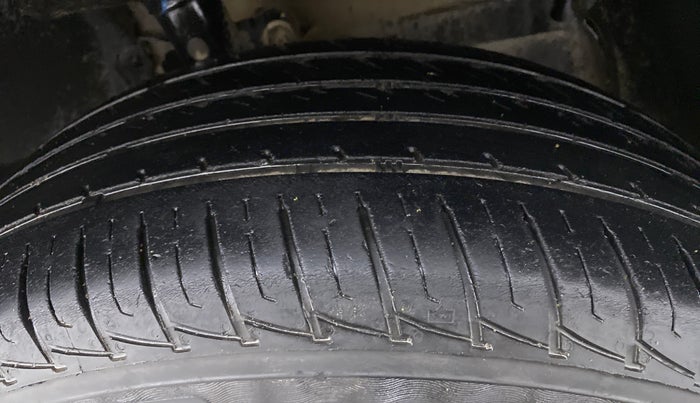 2018 Renault Duster RXS AMT 110 PS, Diesel, Automatic, 60,011 km, Right Front Tyre Tread