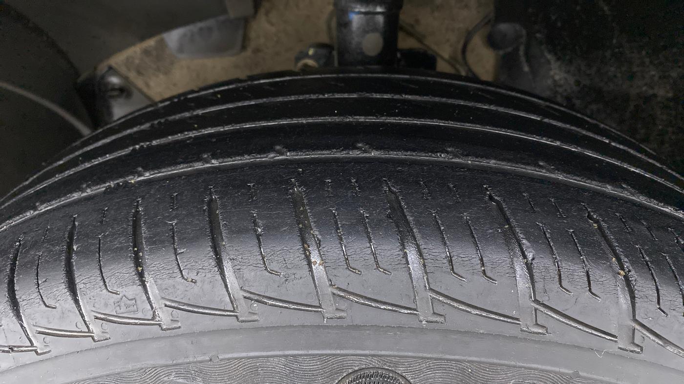 2018 Renault Duster RXS AMT 110 PS, Diesel, Automatic, 60,011 km, Left Front Tyre Tread