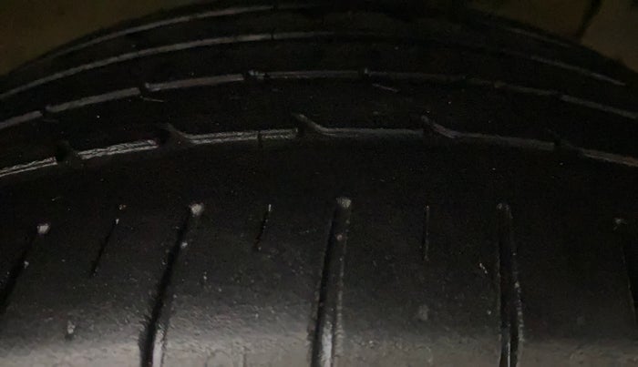 2020 Maruti Ciaz ALPHA 1.5 SHVS PETROL, Petrol, Manual, 60,724 km, Right Front Tyre Tread