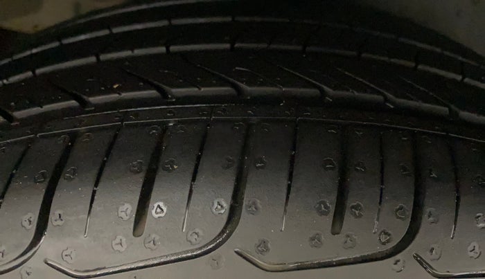 2020 Maruti Ciaz ALPHA 1.5 SHVS PETROL, Petrol, Manual, 60,724 km, Right Rear Tyre Tread