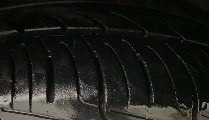 2016 Maruti Celerio ZXI AMT, Petrol, Automatic, 90,761 km, Right Front Tyre Tread