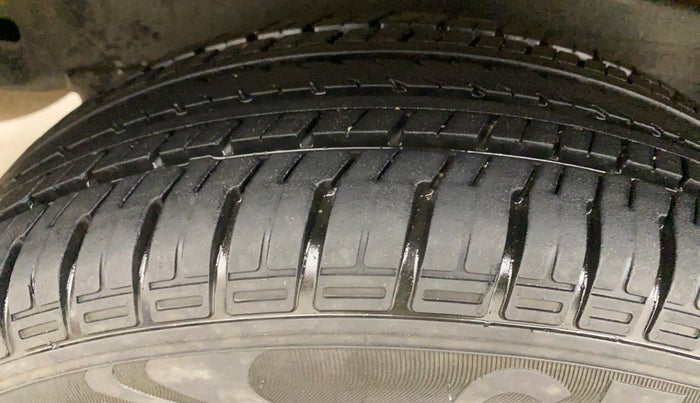 2015 Toyota Innova 2.5 VX 7 STR, Diesel, Manual, 94,717 km, Right Rear Tyre Tread