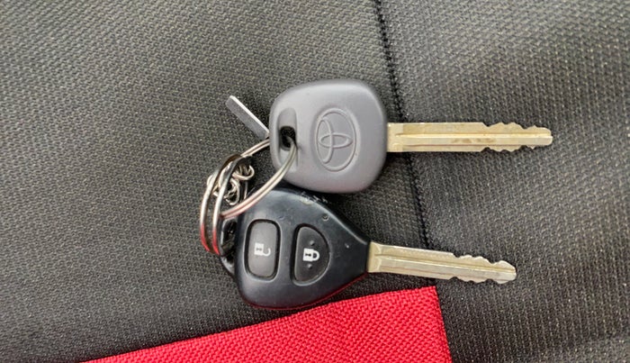 2015 Toyota Innova 2.5 VX 7 STR, Diesel, Manual, 94,717 km, Key Close Up